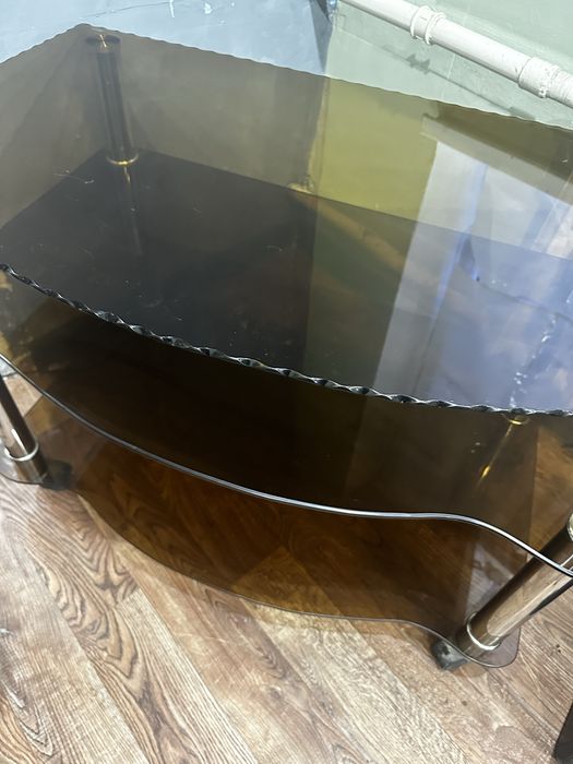 Стеклянный столик