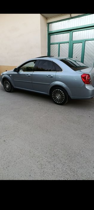 Lasetti 1.6 sotiladi