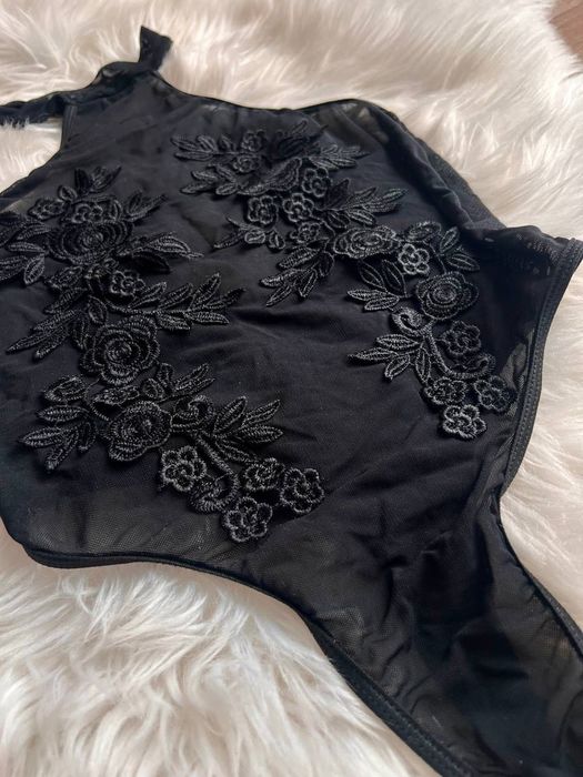 Body de damă cu broderie, lucrat manual