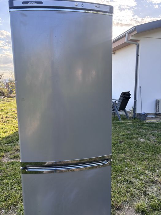 Хладилник с фризер