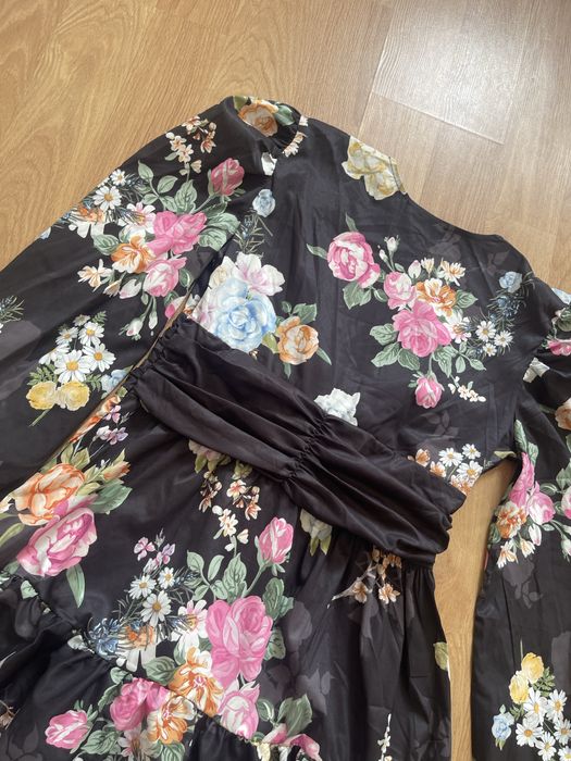 Rochie eleganta, impecabila, satin si dantela