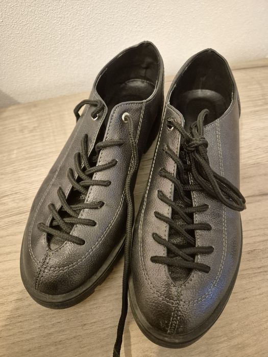 Pantofi eleganți