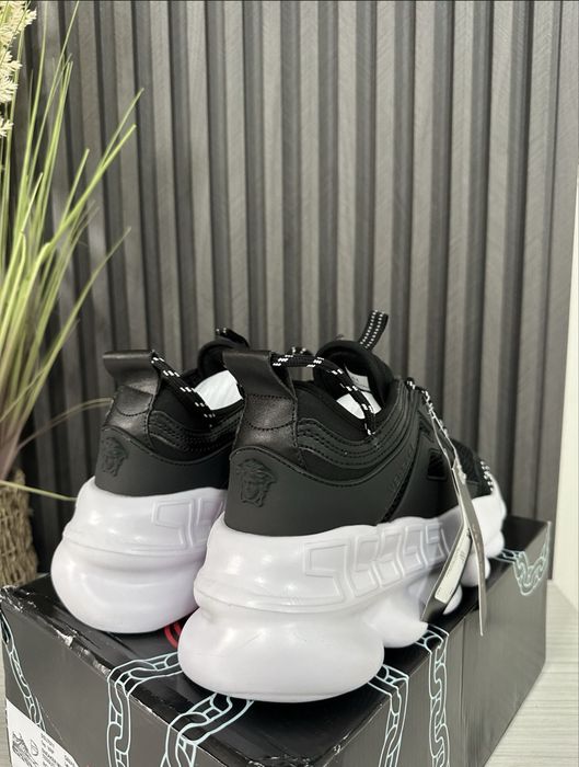 Versace chain reaction