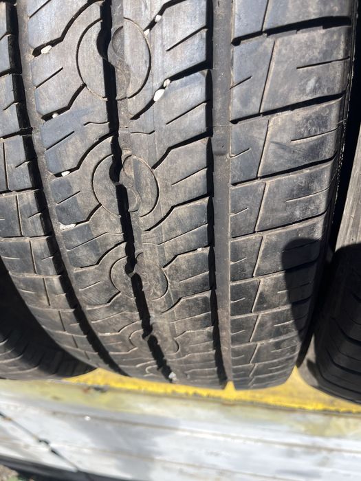 4 бр. гуми за бус 225/65/16C Semperit 2x9 mm 2x7 mm DOT 0218