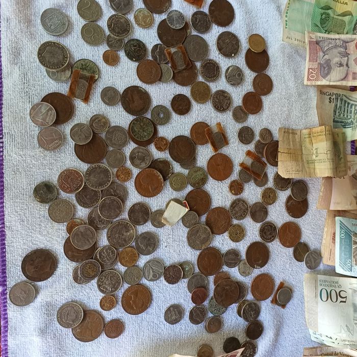 Vând monede și bancnote vechi