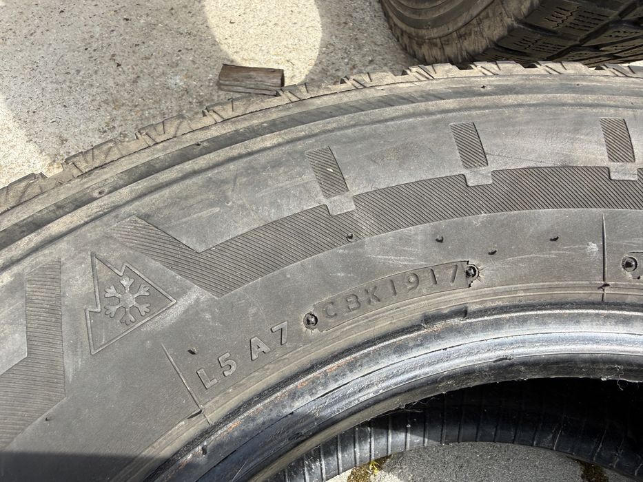 2бр. ТОВАРНИ Зимни Гуми 235/65R/16C -BRIDGESTONE- DOT:1917, 5.2мм. *50€ за 2бр.*