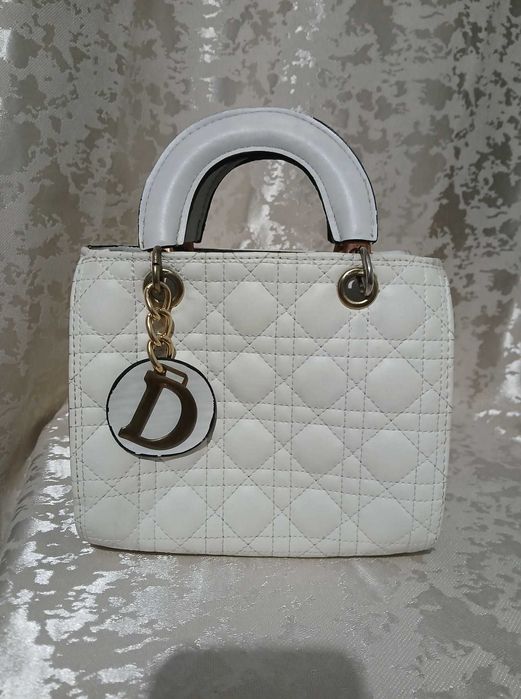 Продавам Дамски чанти