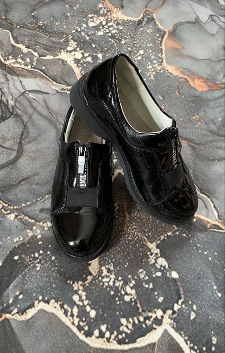 Продам туфли для девочки 36 размер