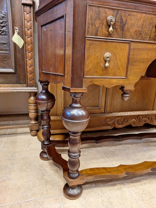 Античен трапезен бюфет