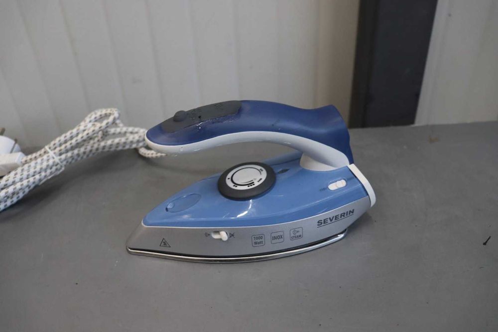 Severin BA3234 Туристическа ютия, 1000W, синьо/бяло