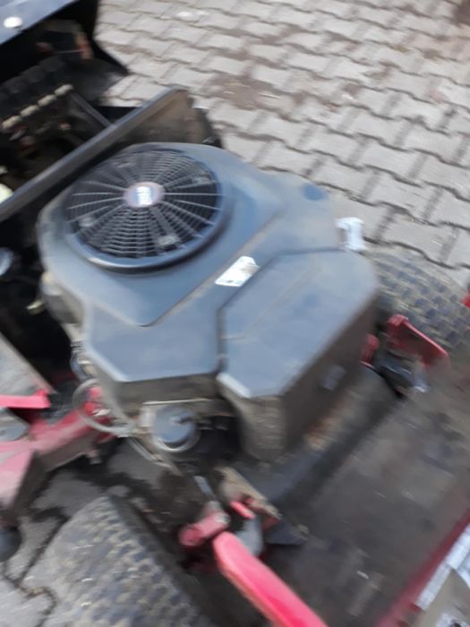 Tractoras tuns iarba Toro