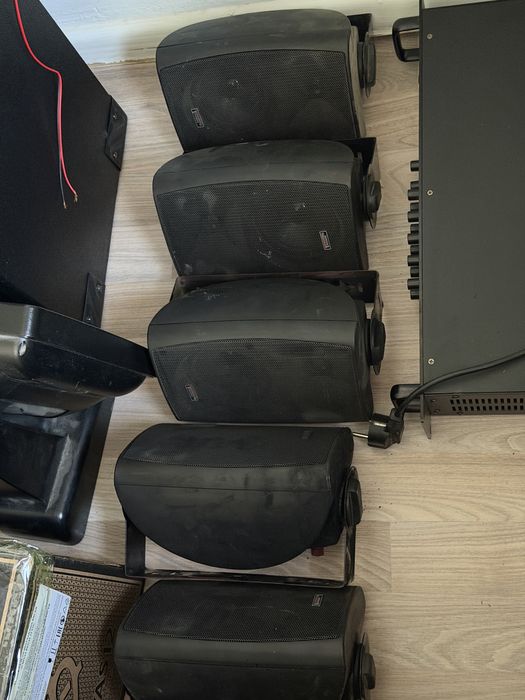 Трансляционный усилитель с колонками