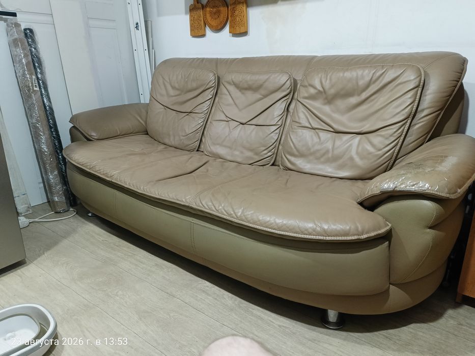 Продам диван кожаный (Кожзам)