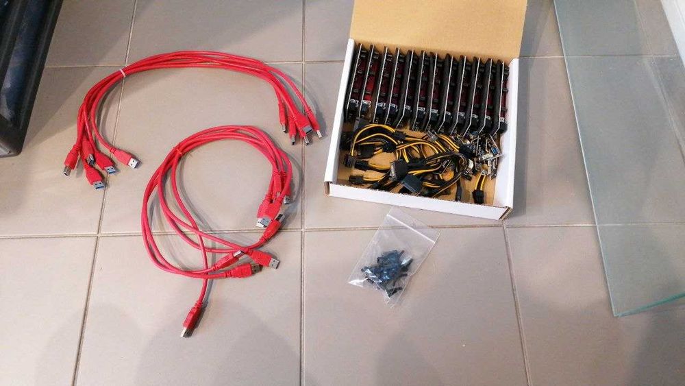 Risere PCIe pentru plăci video (aprox. 80 bucăți) - curate, fără praf