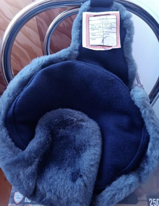 Caciulă noua, blana naturala, Politie anii '90, de colectie