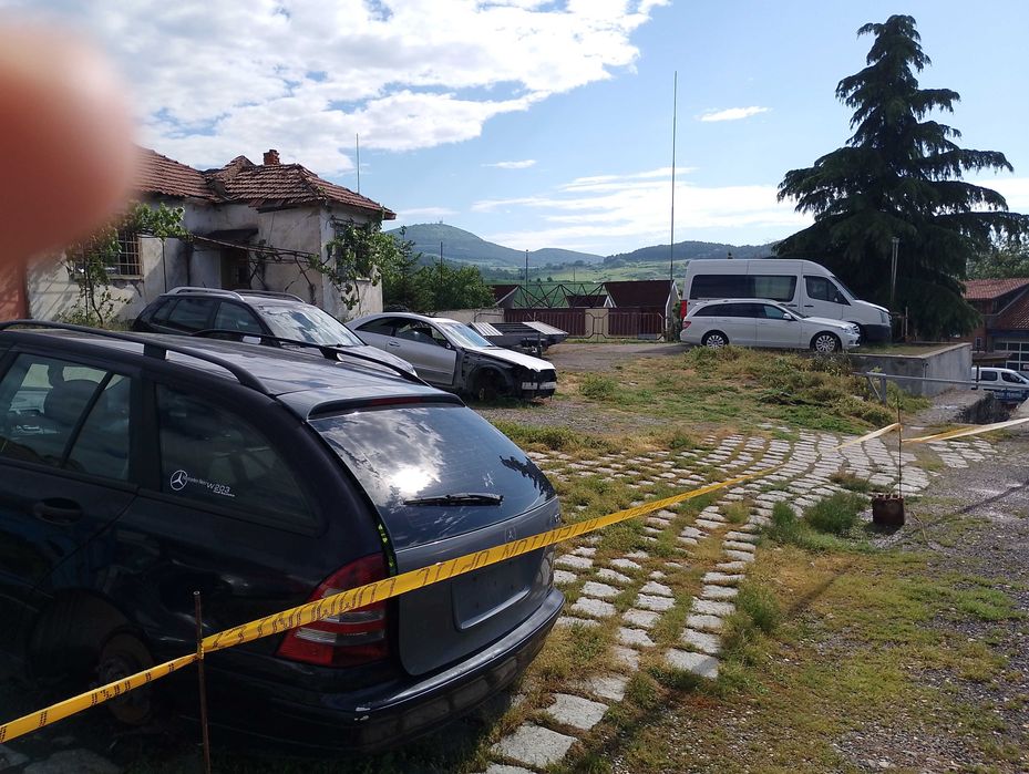 Паркоместа за автокъща