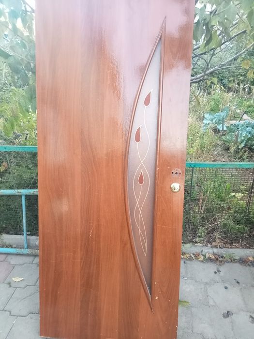 Продаю двери межкомнатную