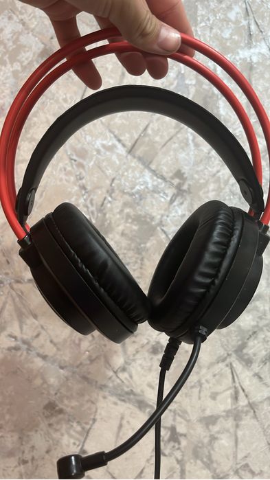 Наушник от компани Bloody