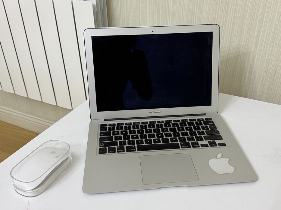 MacBook Air продается вместе с мышкой