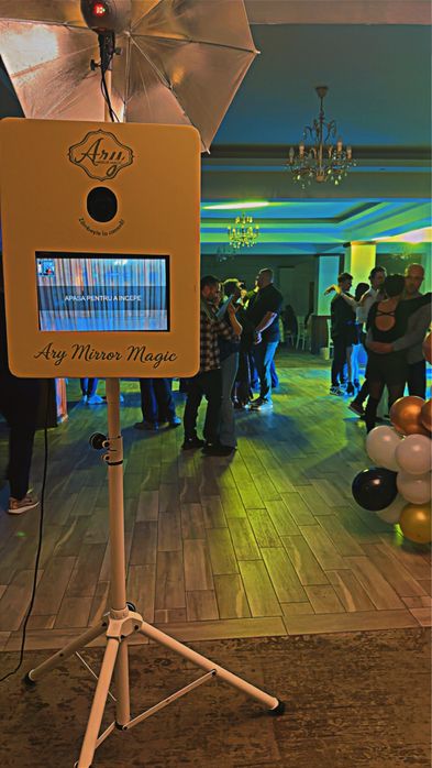 Transformă evenimentul tău într-o amintire de neuitat! Cabina foto