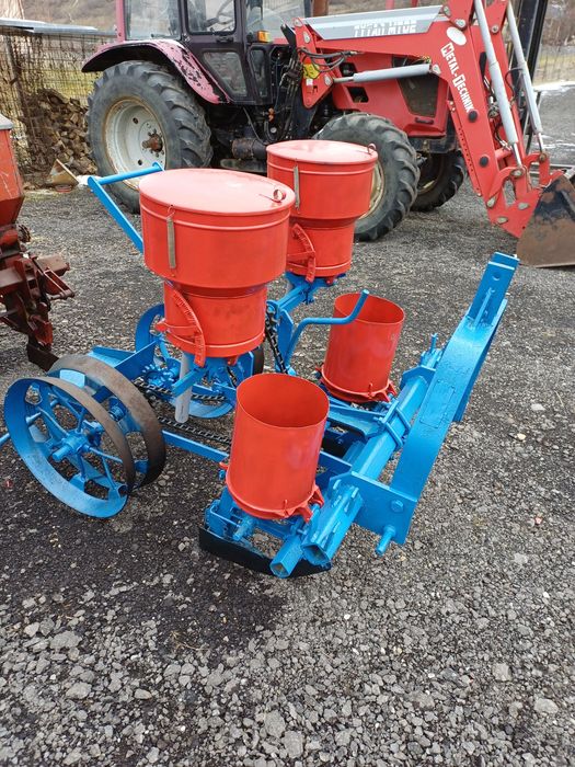 Semanatoare porumb pe 2 randuri mecanica cu fertilizare