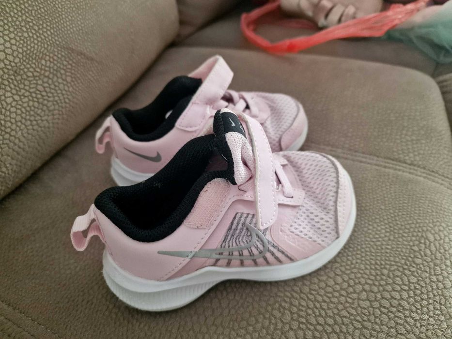 Adidasi fete Nike marimea 22