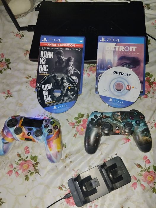 PlayStation 4 Slim 1 ТБ + 2 геймпада + Игры+Док станция(Идеальный ком