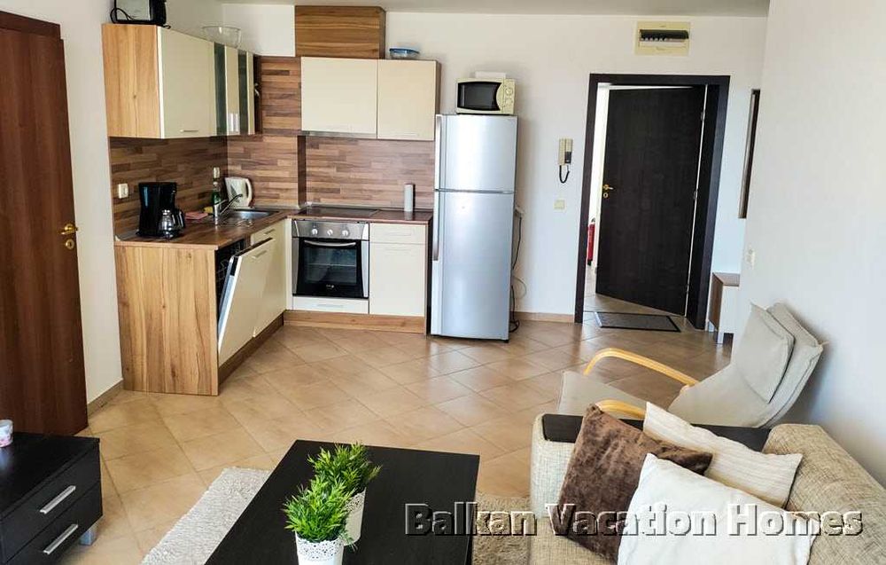 Тристаен апартамент с невероятна морска панорама в Бяла