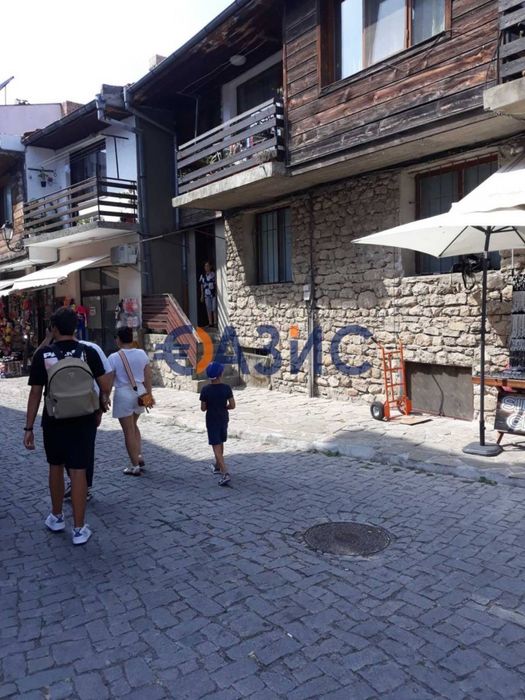 Половината от двуетажна къща в Стария град на Несебър,188 кв. м + двор