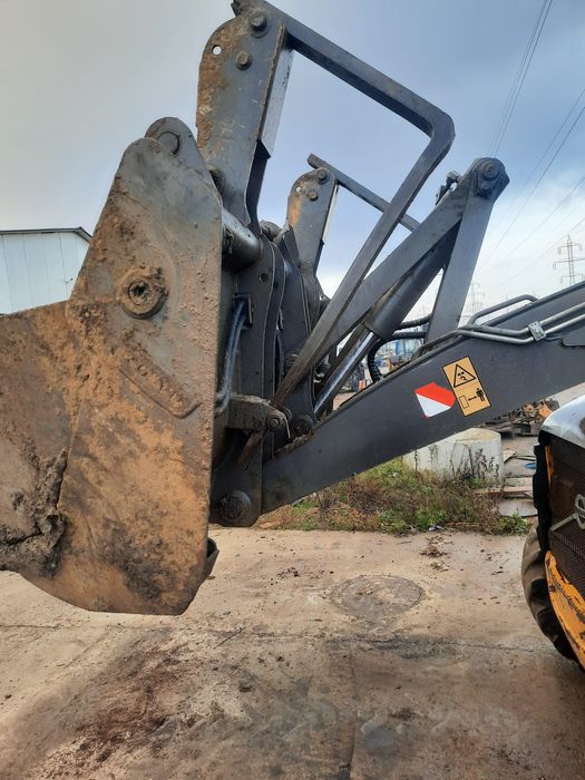 Vând Buldoexcavator volvo bl71 an 2015