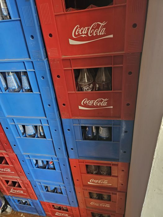 Срочно пепси, Coca-Cola  яшиклари сотилади