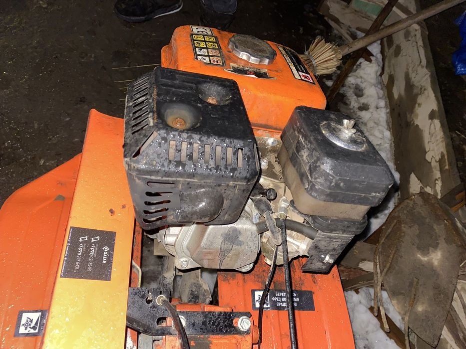 Мотоблок для вспашки земли