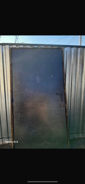 Продам холодильник, велосипеды, дверь