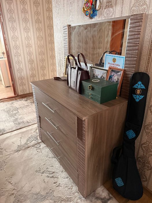 Продам спальный гарнитур