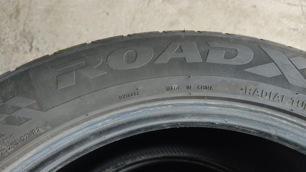 Шины, в отличном состоянии.