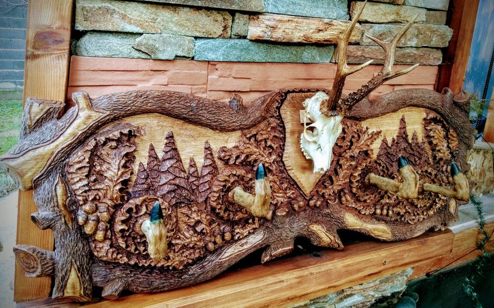 Резбовано пано-закачалка