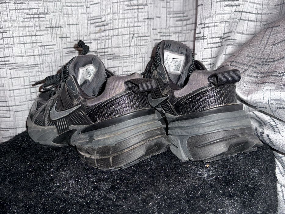 Продавам NIKE V2K RUN