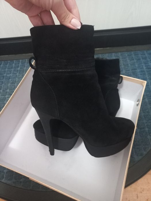 Отдам зимние ботильоны