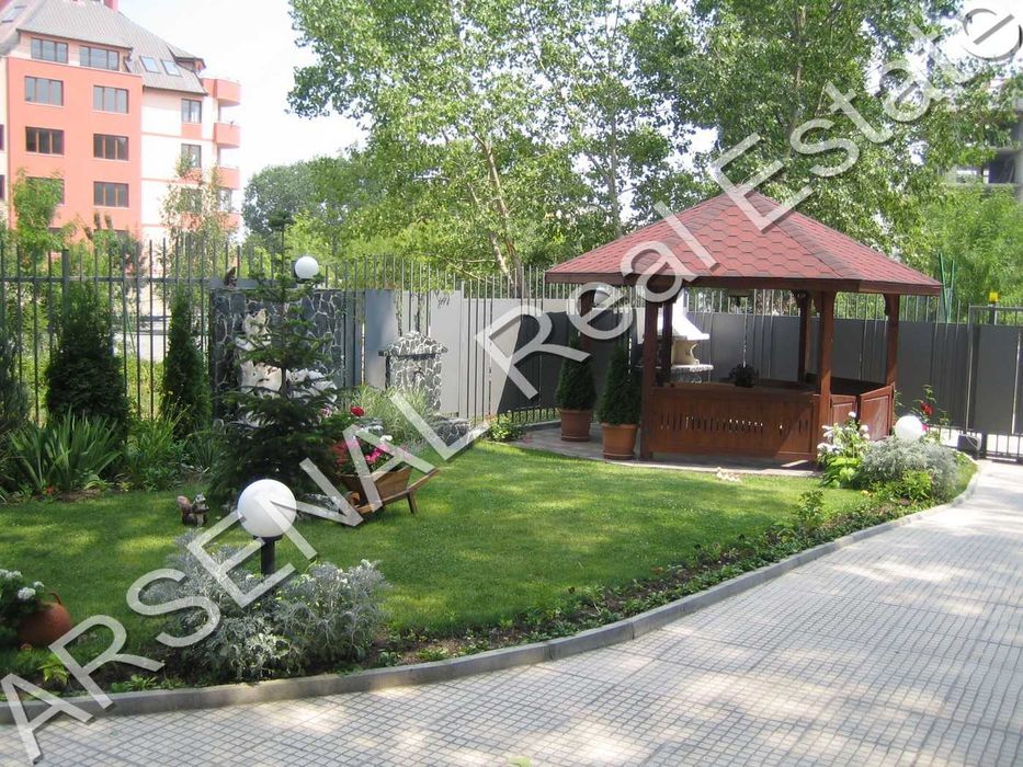 Дава се под наем Многостаен апартамент в София, Витоша - 220 кв.м за 980 € - Снимка #8