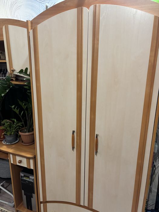 продам шкаф для детской с компьютерным столиком