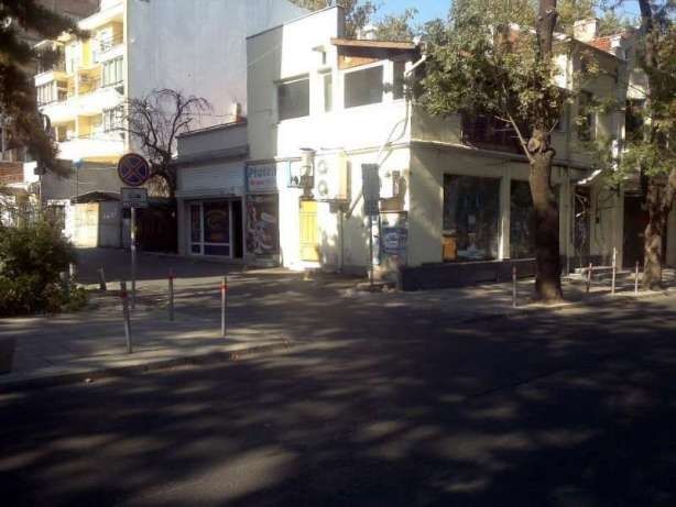 магазин, офис, фризьорски салон в центъра под наем