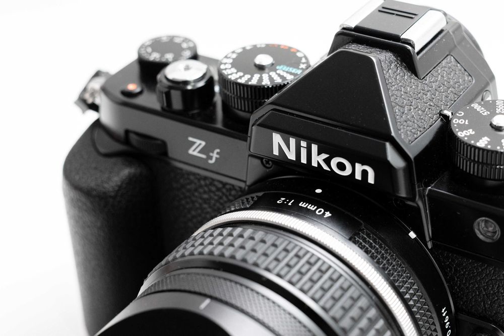 Nikon ZF cu Nikkor 40mm f/2 SE. Ofer factura, garantie decembrie 2027