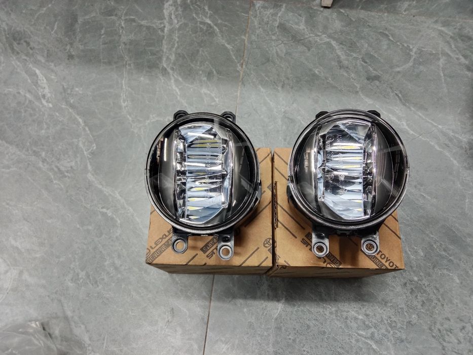 Туманка Тойота Камри 50/55/70/75 Рав4