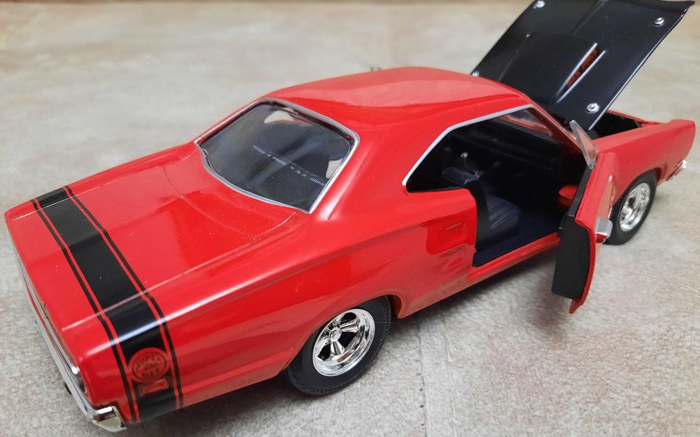 Машинка модель коллекционная