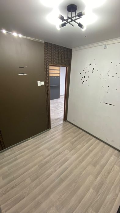 Сдаётся магазин в аренду возле площади.