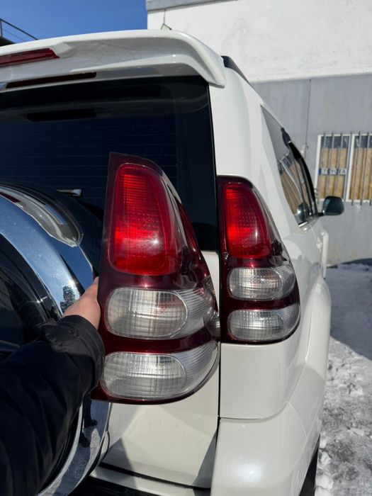 Задний фонарь б/у Toyota Prado 120gx470