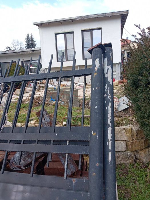 Продавам порта черна