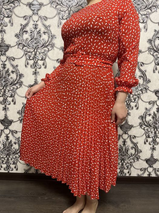 Ko'ylaklar holati a'lo.Kam kiyilgan.Razmer 50-54 gacha