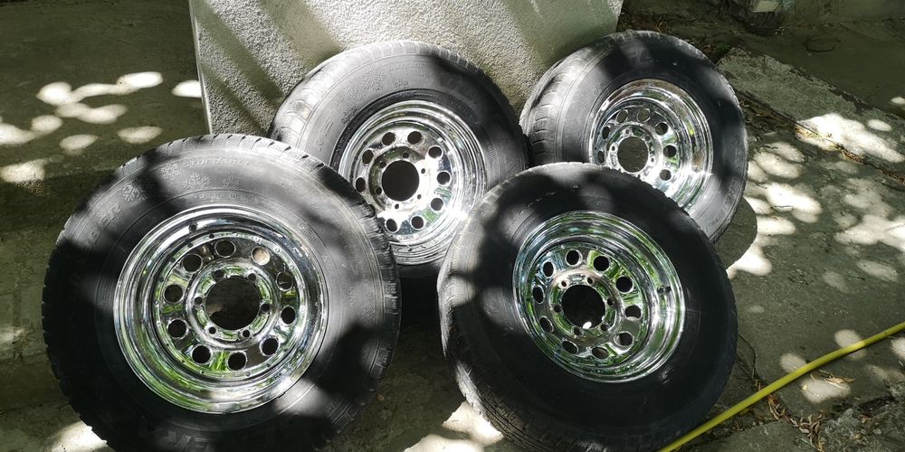 Минусови Джанти Mangels с гуми 235 75 15 за джип 6х139.7