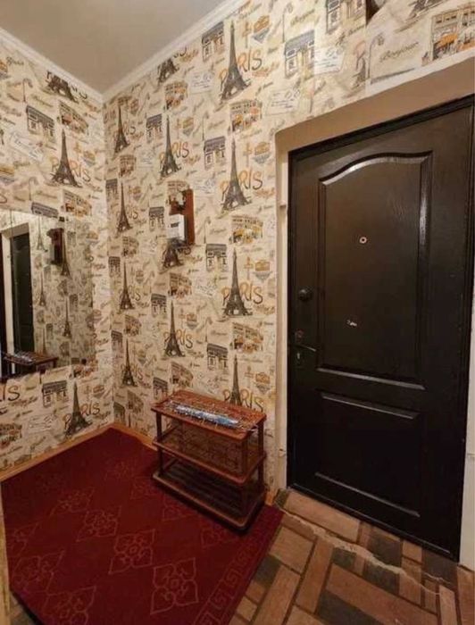 1 комнатная Фархадский базар Продам Срочно
